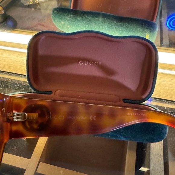 Gucci Tortoiseshell  Sunglasses main image 5